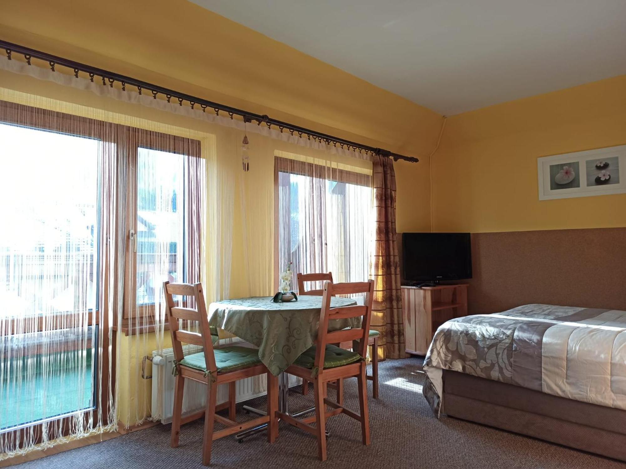 שצ'צ'ירק Olimp Pokoje I Apartamenty מראה חיצוני תמונה